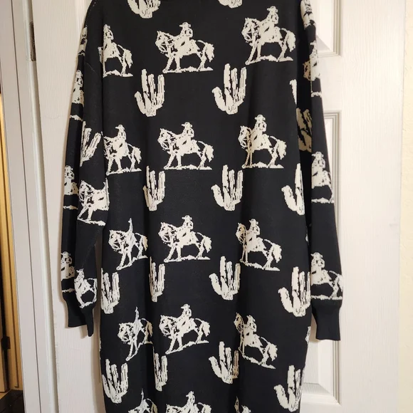 Black and White Western Print Sweater Dress - Picture 4 of 5